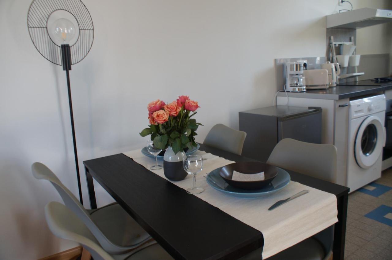 Appartements Cdg Жуаньи Экстерьер фото